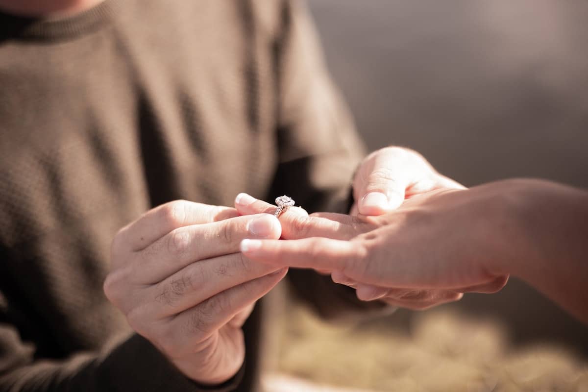 a women getting proposed too